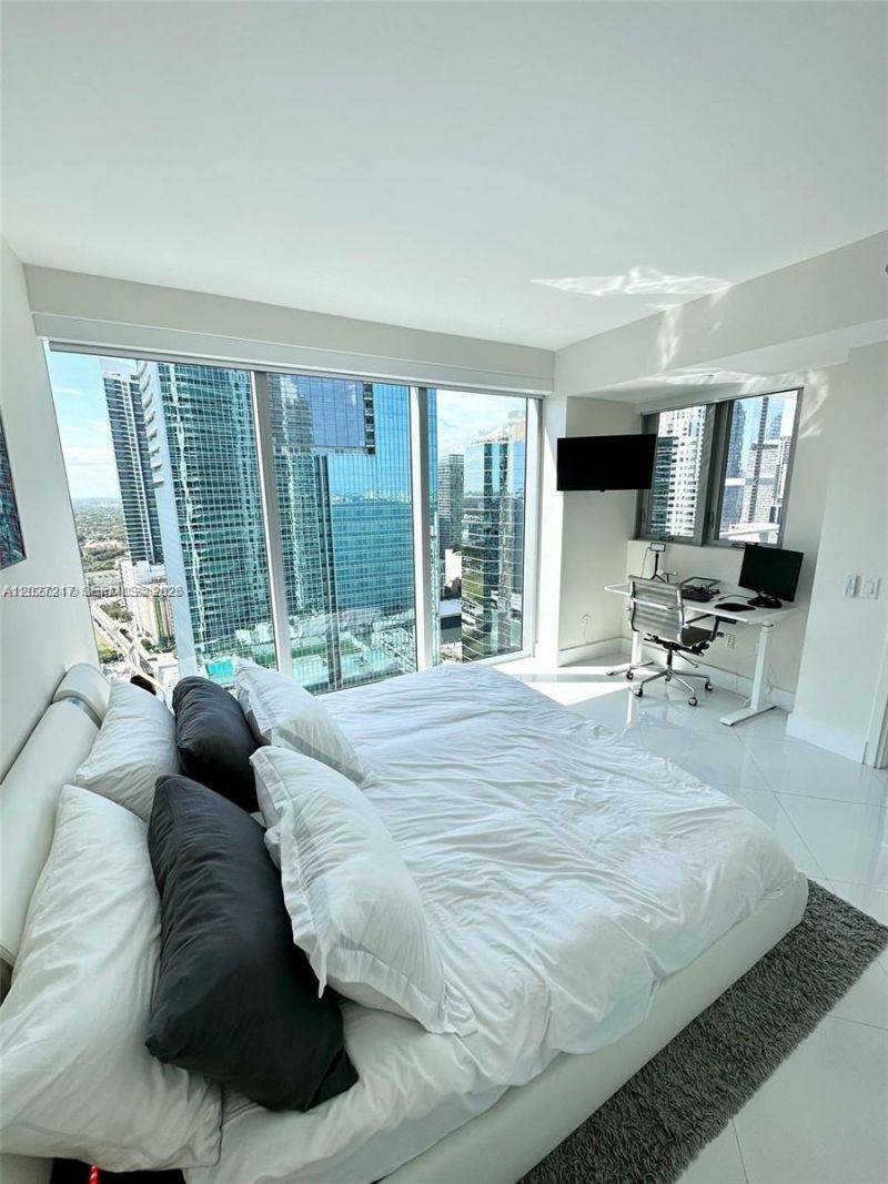 1300 Brickell Bay Dr, Unit 3101, Miami, FL 33131 Photo