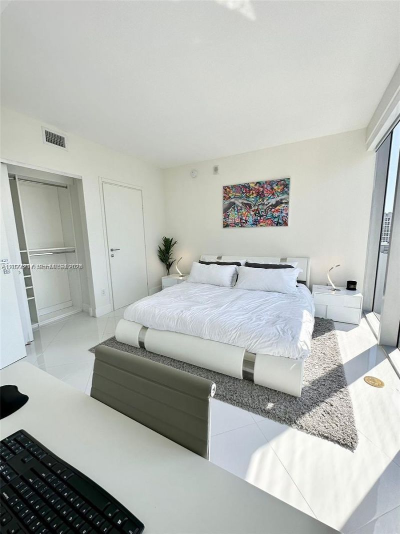 1300 Brickell Bay Dr, Unit 3101, Miami, FL 33131 Photo