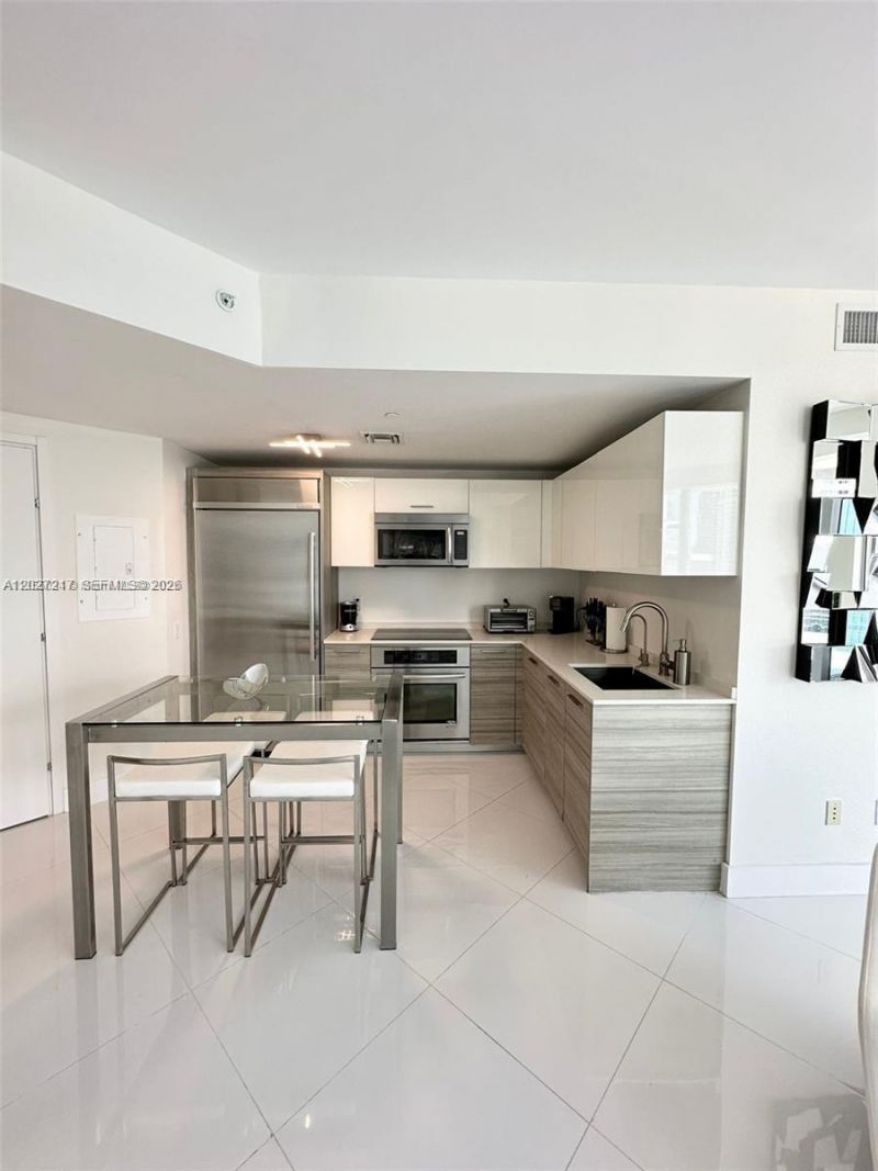 1300 Brickell Bay Dr, Unit 3101, Miami, FL 33131 Photo