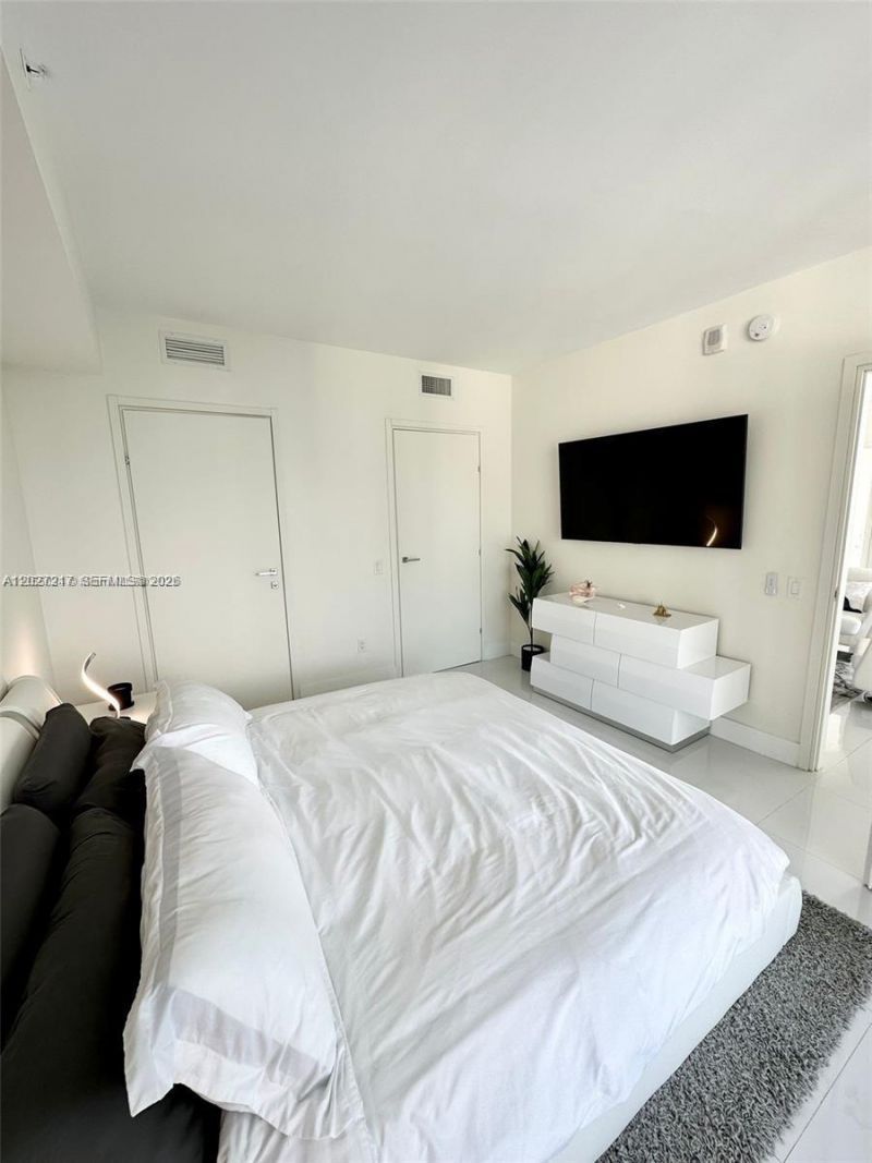 1300 Brickell Bay Dr, Unit 3101, Miami, FL 33131 Photo