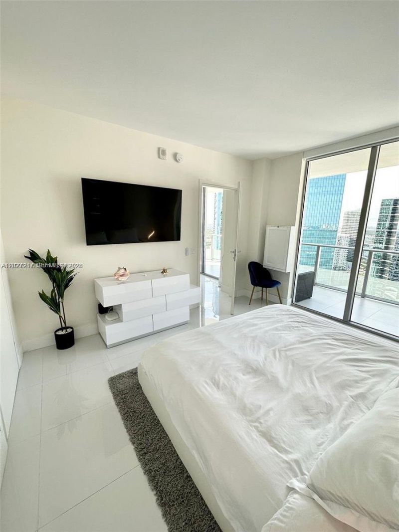 1300 Brickell Bay Dr, Unit 3101, Miami, FL 33131 Photo