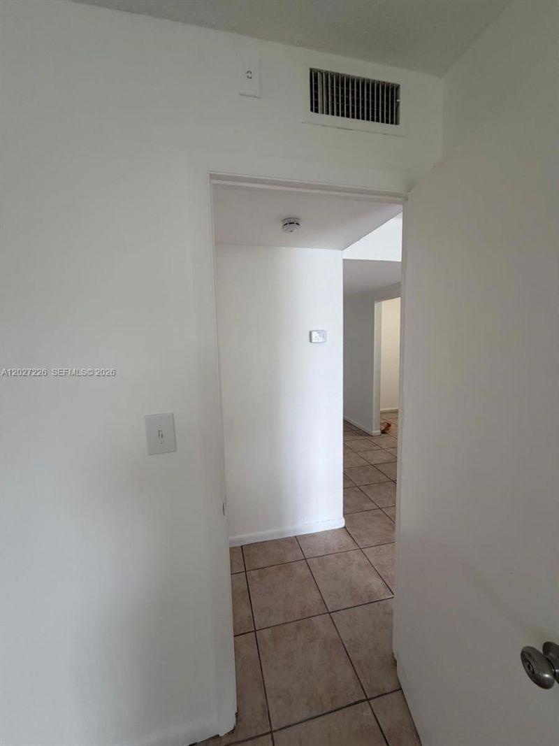 15205 NE 6th Ave, Unit D303, Miami, FL 33162 Photo
