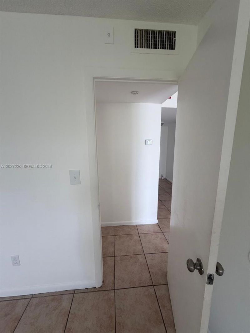 15205 NE 6th Ave, Unit D303, Miami, FL 33162 Photo