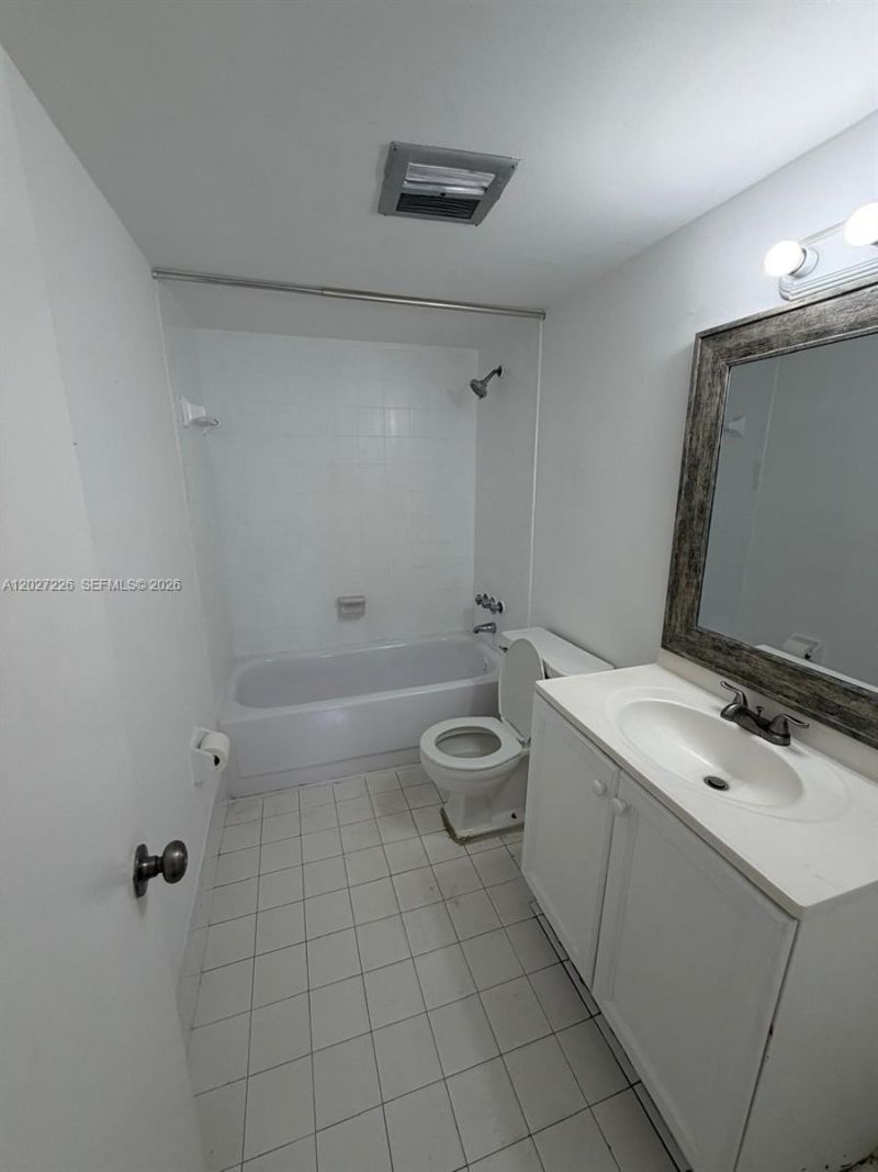 15205 NE 6th Ave, Unit D303, Miami, FL 33162 Photo