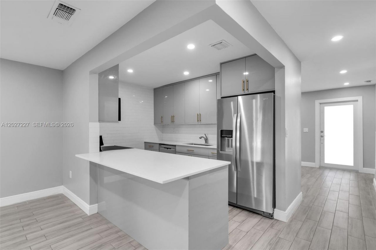 3771 SW 99th Ave , Unit 4, Miami, FL 33165 Photo