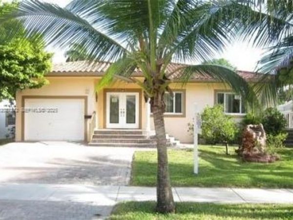 1101 NE 2nd St , Hallandale Beach, FL 33009