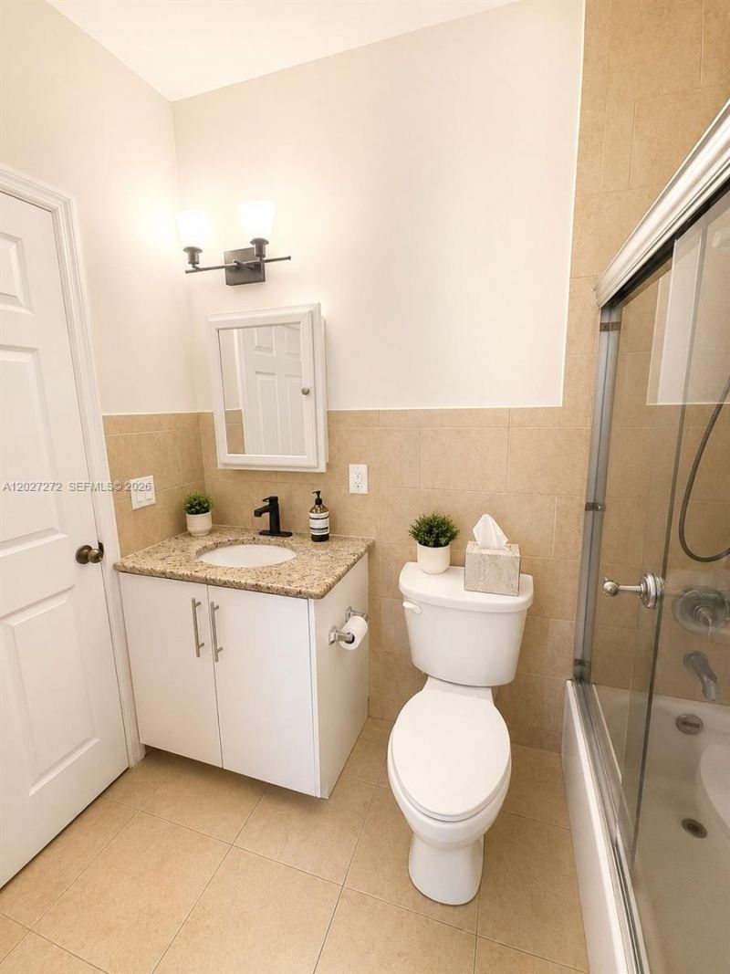1101 NE 2nd St, Hallandale Beach, FL 33009 Photo