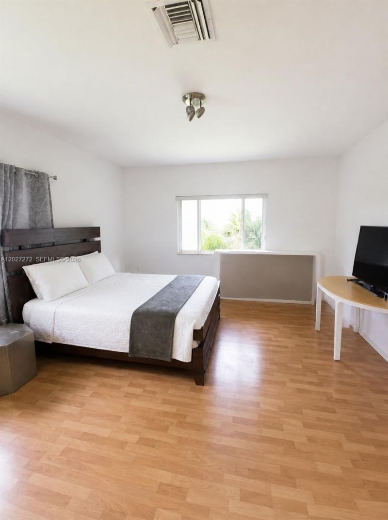 1101 NE 2nd St, Hallandale Beach, FL 33009 Photo