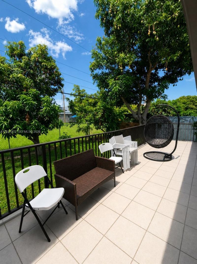 1101 NE 2nd St, Hallandale Beach, FL 33009 Photo