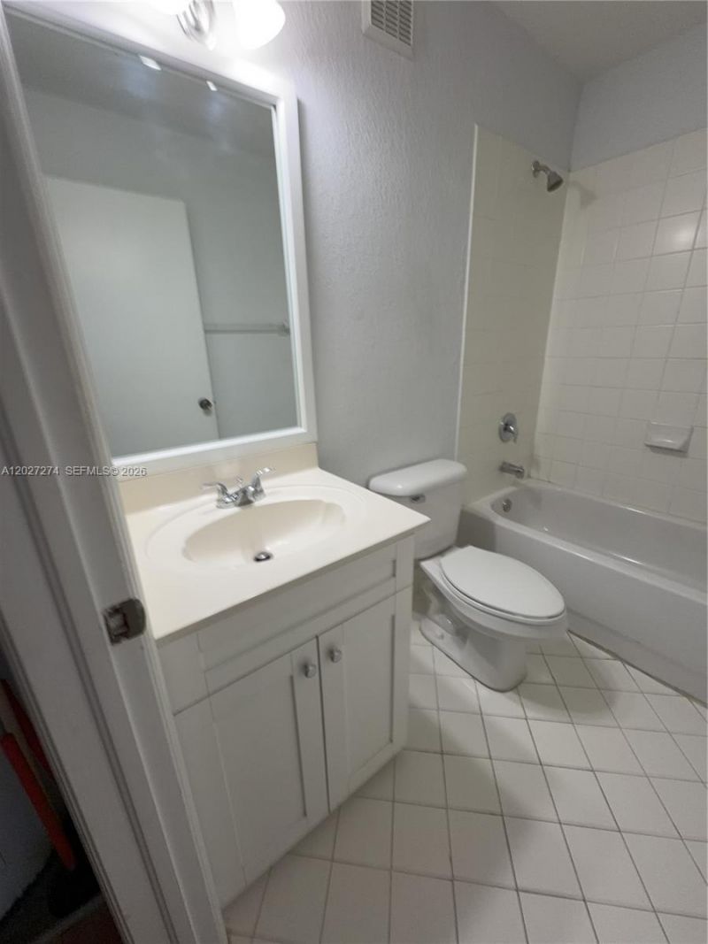 995 NE 34th Ave , Unit 201, Homestead, FL 33033 Photo