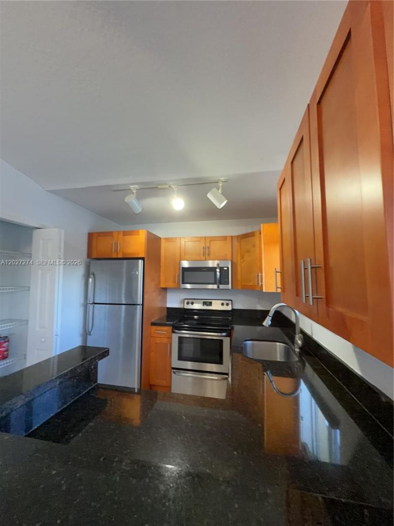 995 NE 34th Ave , Unit 201, Homestead, FL 33033 Photo