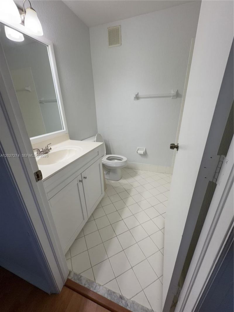 995 NE 34th Ave , Unit 201, Homestead, FL 33033 Photo