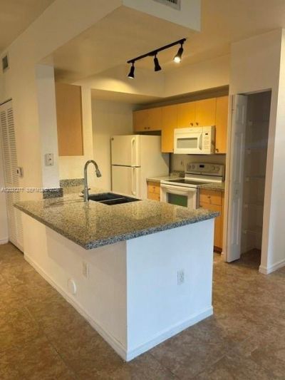 2560 Centergate Dr, Unit 102, Miramar, FL 33025 Photo