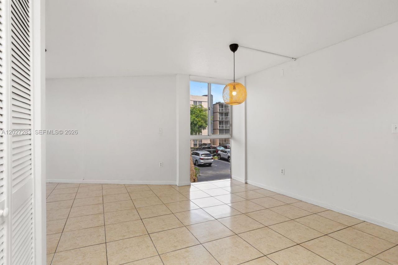 6995 NW 186th St, Unit E202, Hialeah, FL 33015 Photo