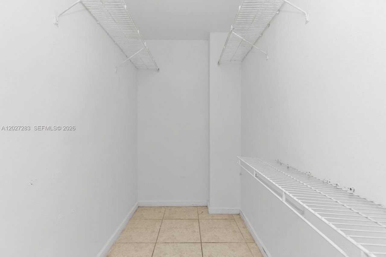 6995 NW 186th St, Unit E202, Hialeah, FL 33015 Photo