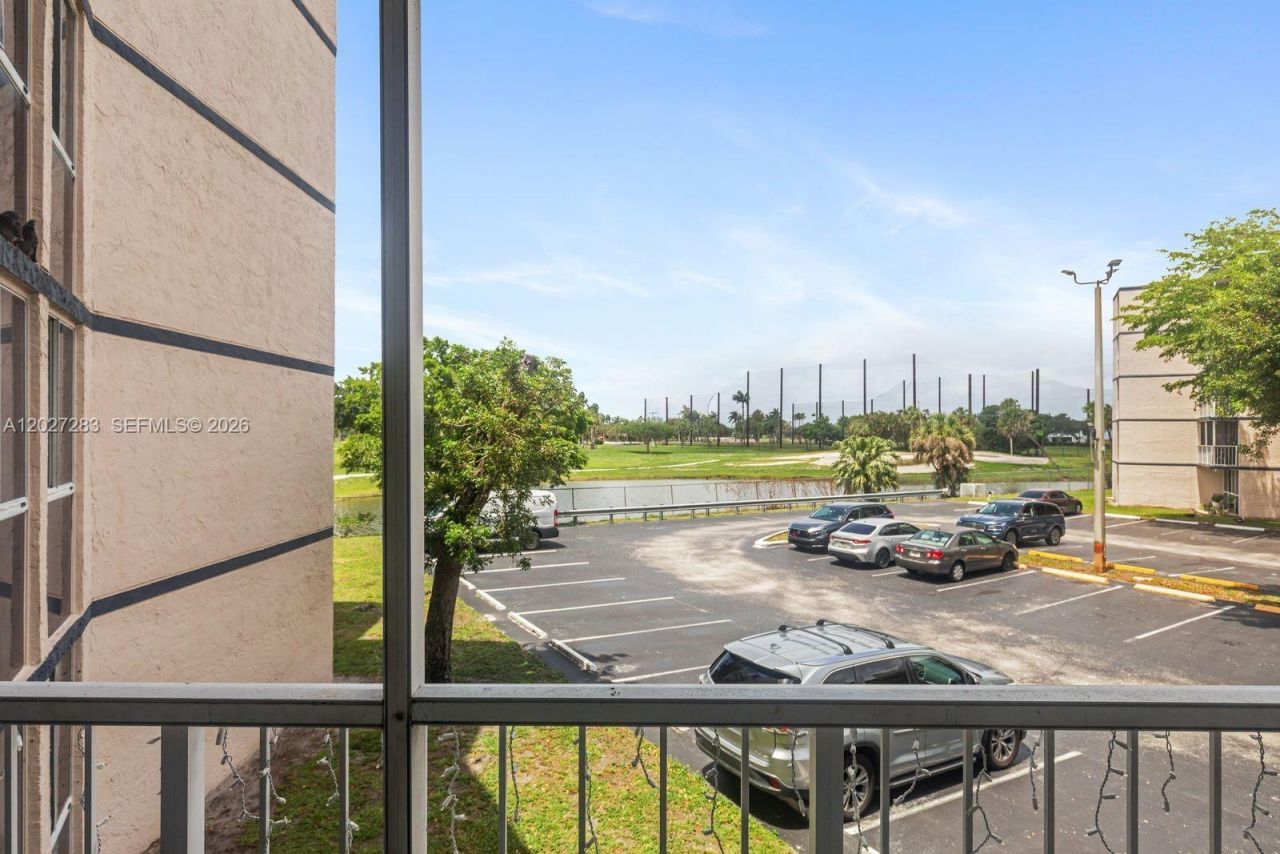 6995 NW 186th St, Unit E202, Hialeah, FL 33015 Photo