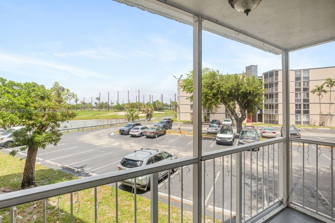 6995 NW 186th St, Unit E202, Hialeah, FL 33015 Photo