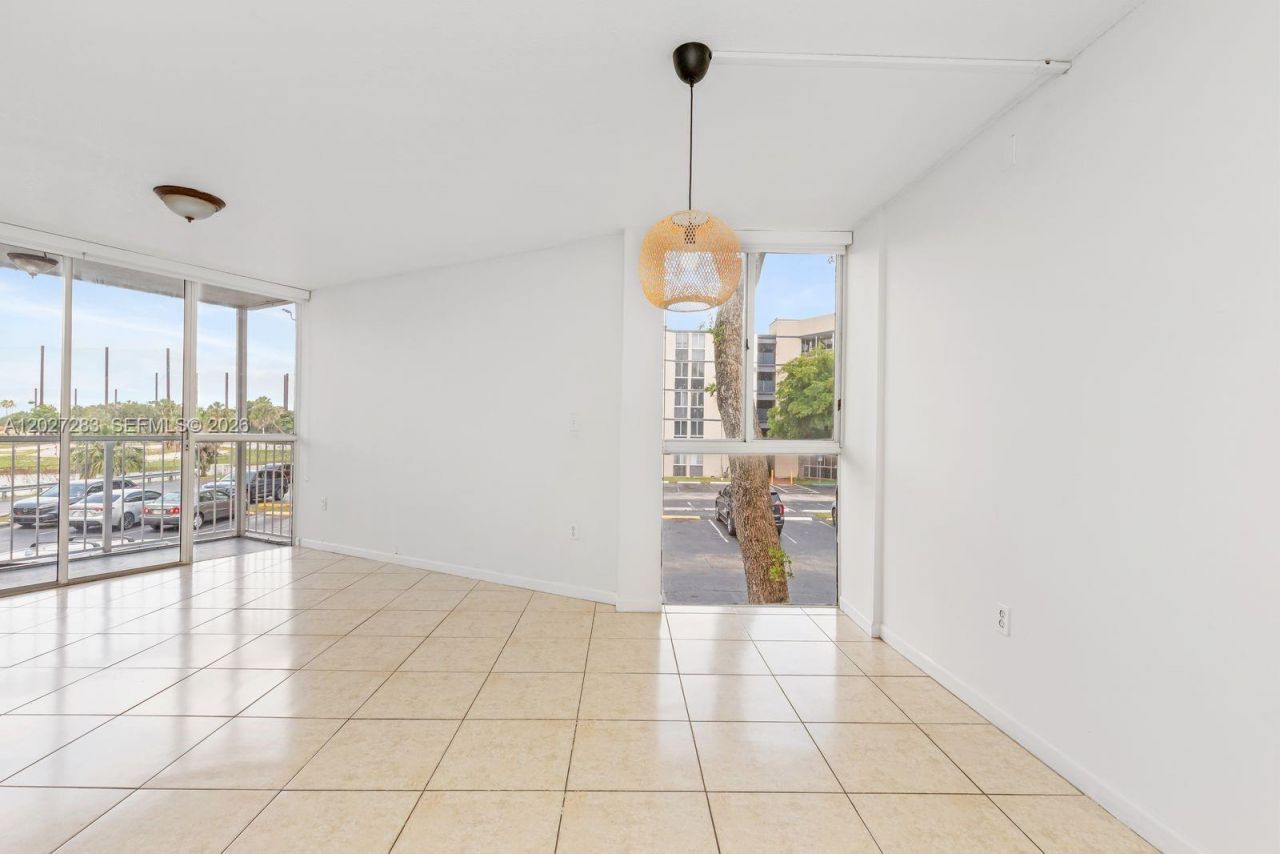 6995 NW 186th St, Unit E202, Hialeah, FL 33015 Photo