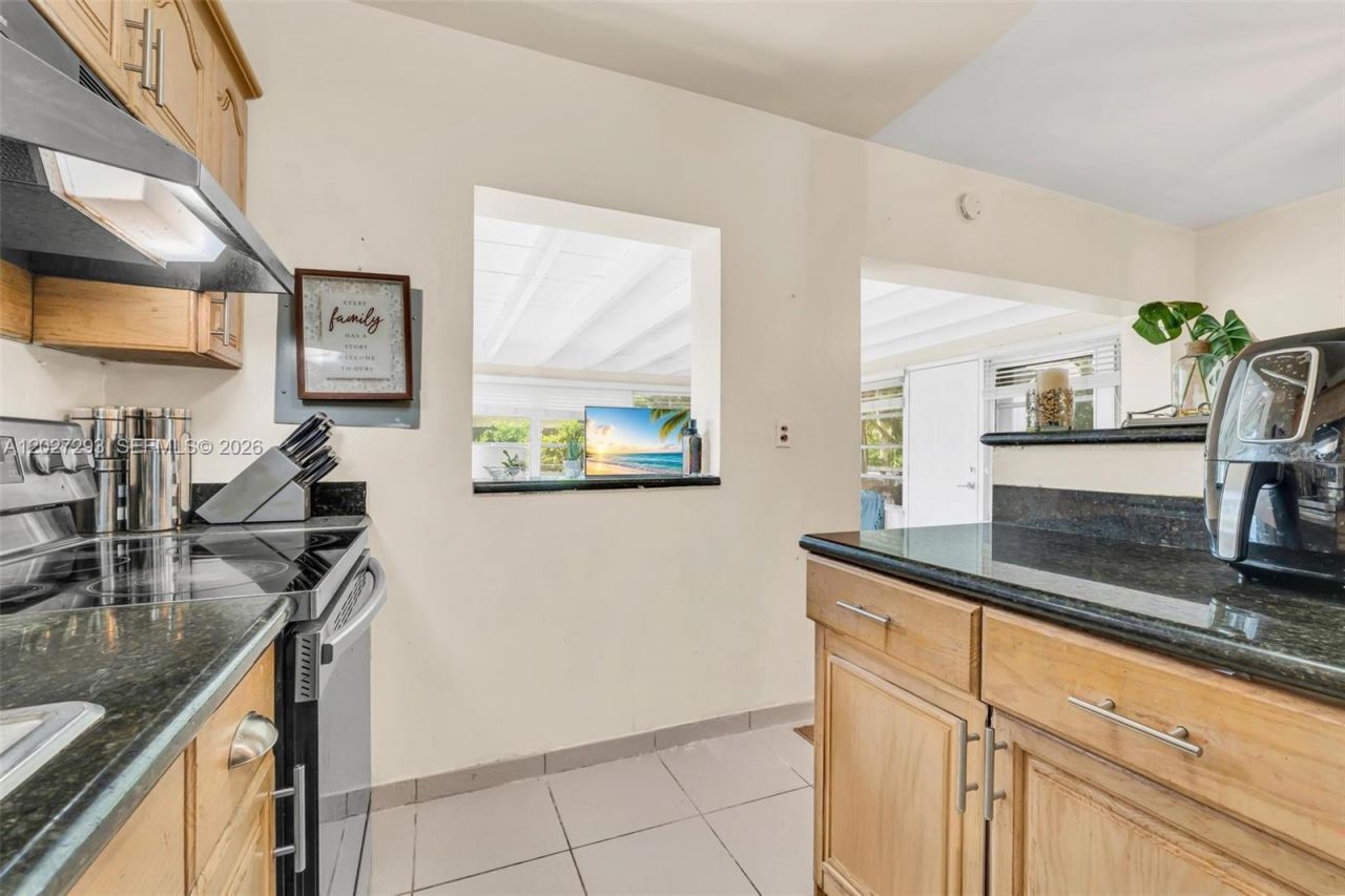 1900 NW 131st St, Miami, FL 33167 Photo