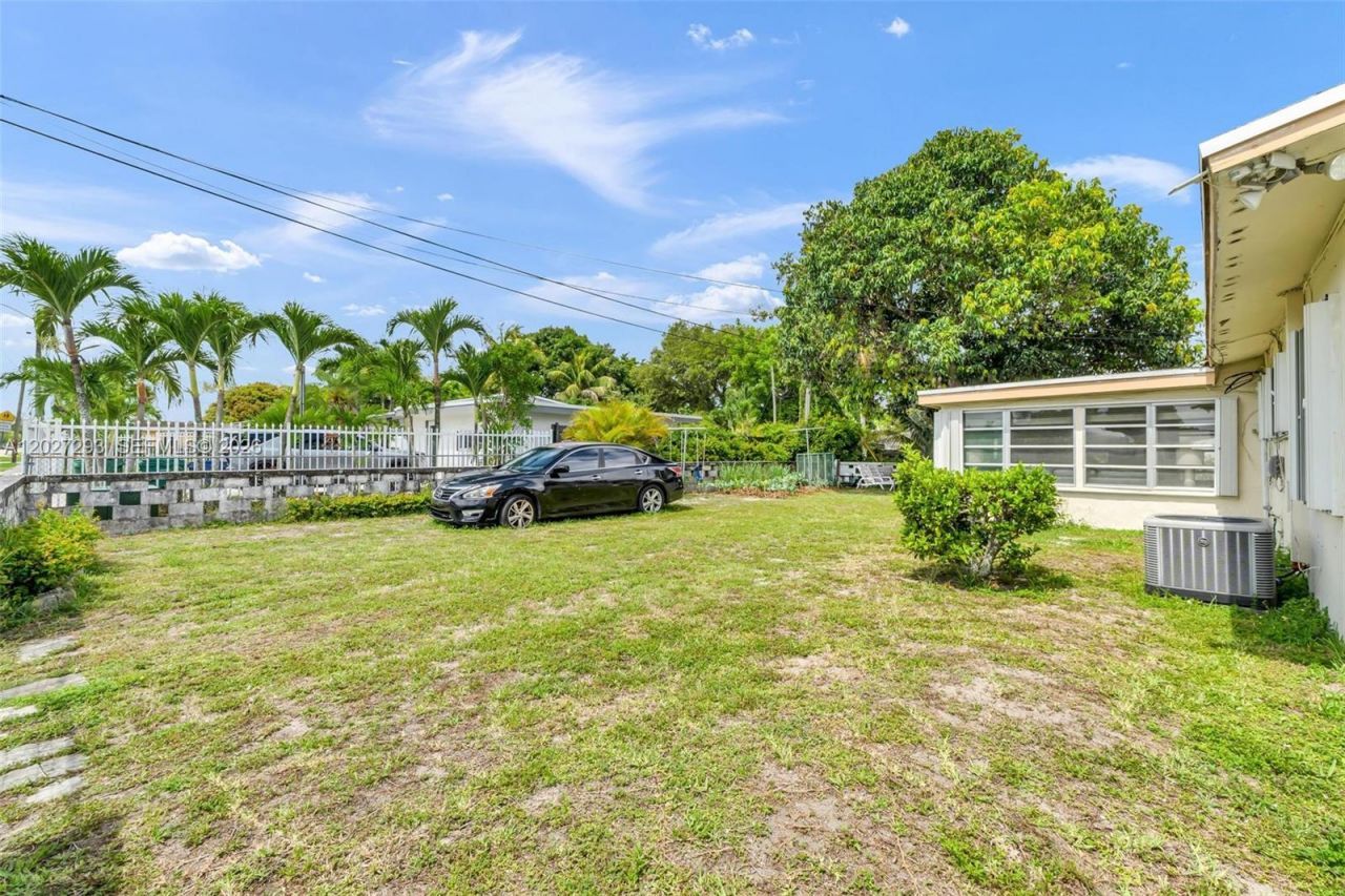 1900 NW 131st St, Miami, FL 33167 Photo