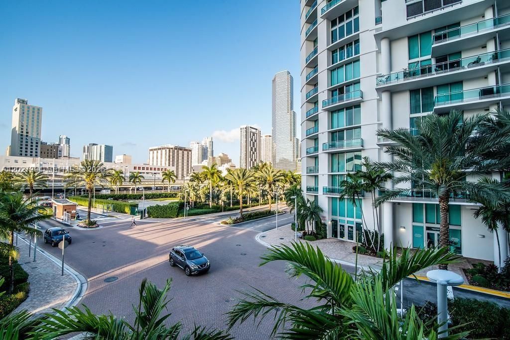 90 SW 3rd St, Unit TH301, Miami, FL 33130 Photo
