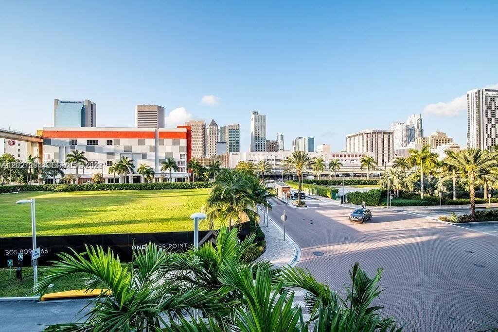 90 SW 3rd St, Unit TH301, Miami, FL 33130 Photo