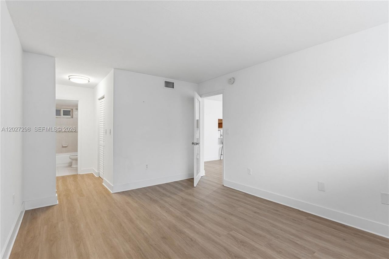1665 Bay Rd, Unit 322, Miami Beach, FL 33139 Photo