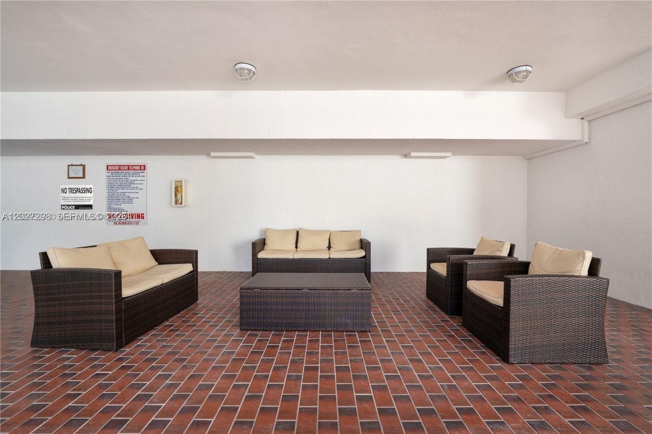 1665 Bay Rd, Unit 322, Miami Beach, FL 33139 Photo
