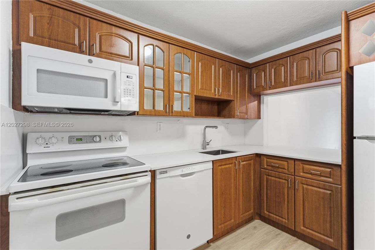 1665 Bay Rd, Unit 322, Miami Beach, FL 33139 Photo