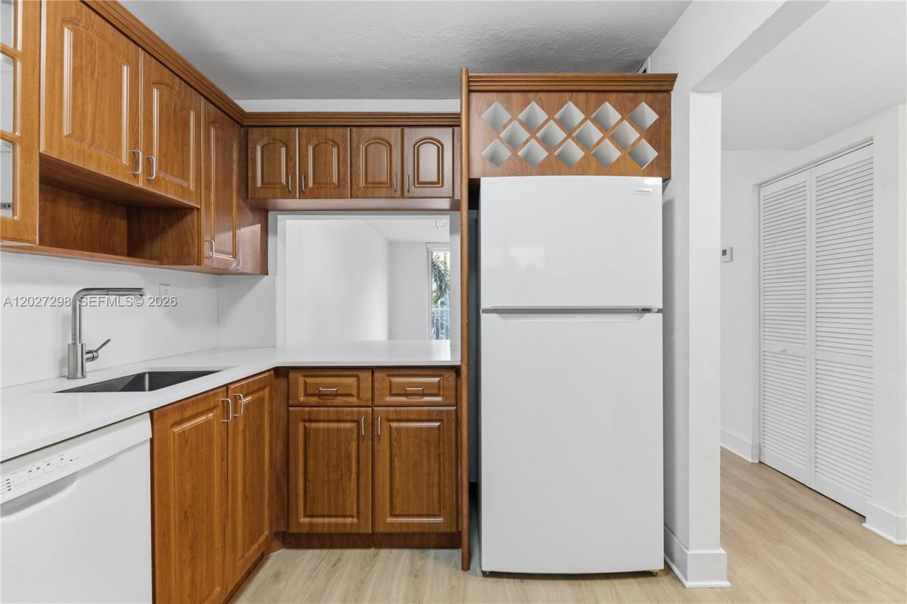 1665 Bay Rd, Unit 322, Miami Beach, FL 33139 Photo