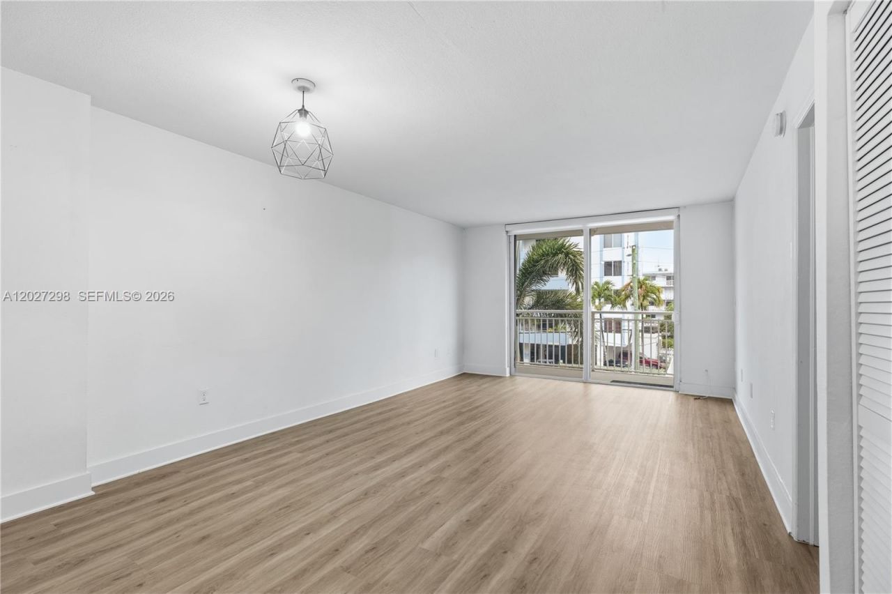 1665 Bay Rd, Unit 322, Miami Beach, FL 33139 Photo