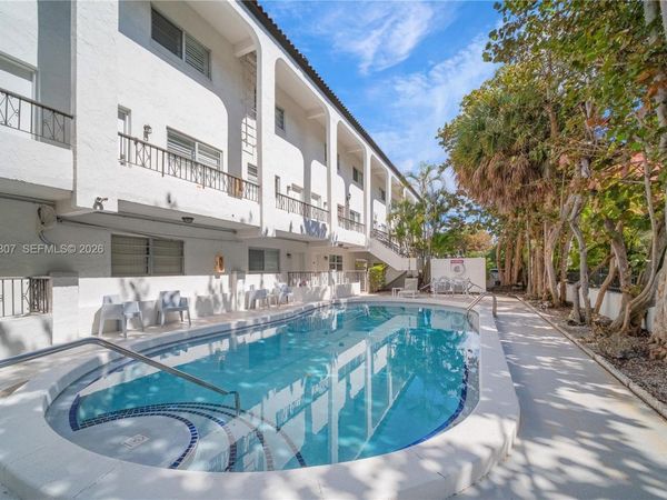 338 Majorca Ave, Unit 205, Coral Gables, FL 33134