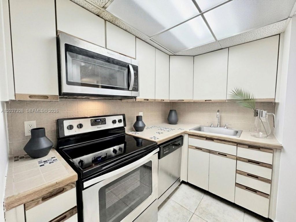800 West Ave , Unit 924, Miami Beach, FL 33139 Photo