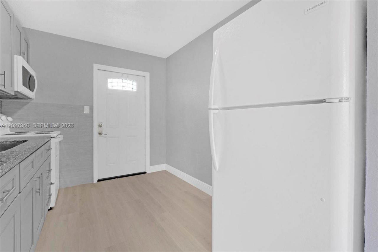 369 Phippen Waiters Rd, Unit 1, Dania Beach, FL 33004 Photo