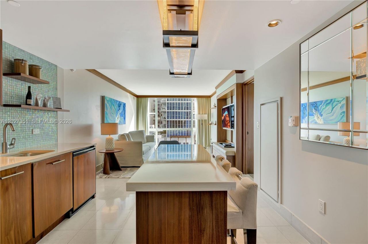 6801 Collins Ave , Unit 806, Miami Beach, FL 33141 Photo