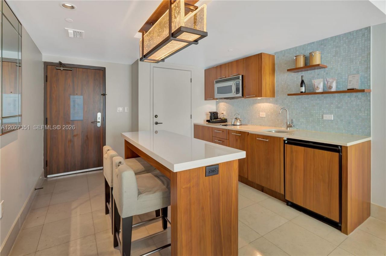 6801 Collins Ave , Unit 806, Miami Beach, FL 33141 Photo