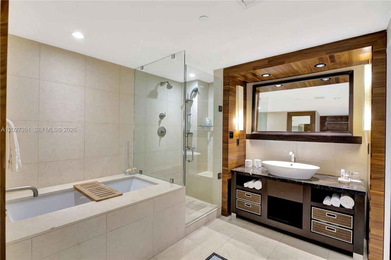 6801 Collins Ave , Unit 806, Miami Beach, FL 33141 Photo