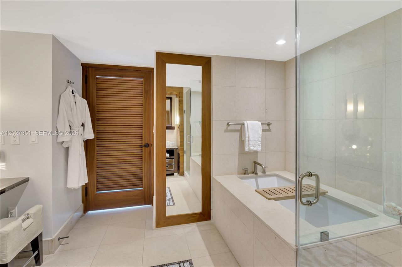 6801 Collins Ave , Unit 806, Miami Beach, FL 33141 Photo