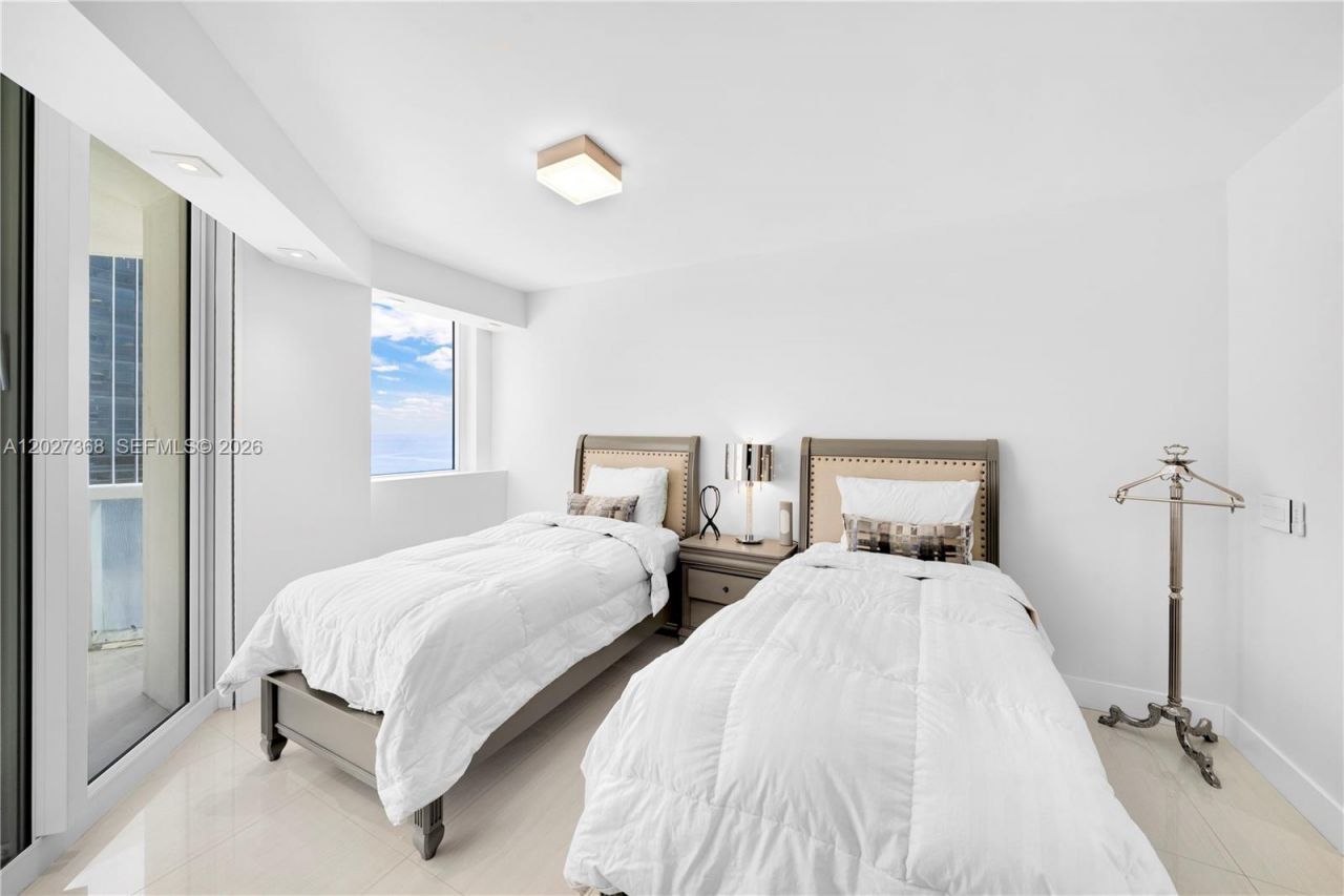 4779 Collins Ave , Unit 908, Miami Beach, FL 33140 Photo