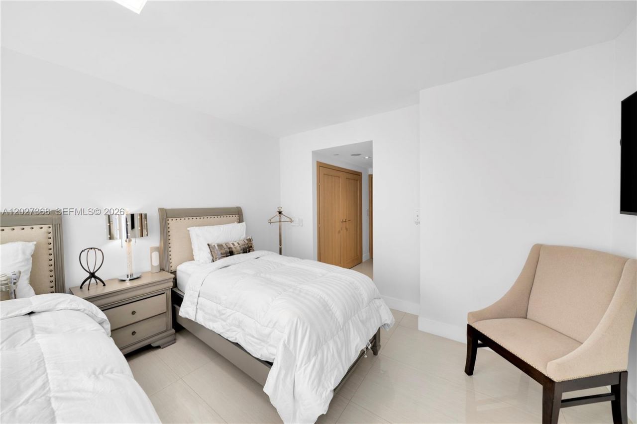 4779 Collins Ave , Unit 908, Miami Beach, FL 33140 Photo