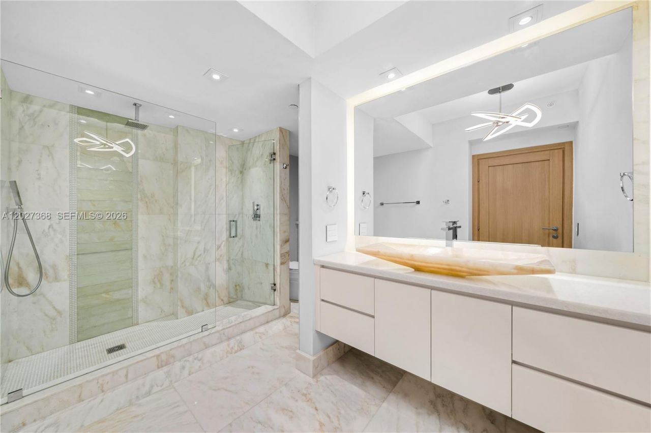 4779 Collins Ave , Unit 908, Miami Beach, FL 33140 Photo