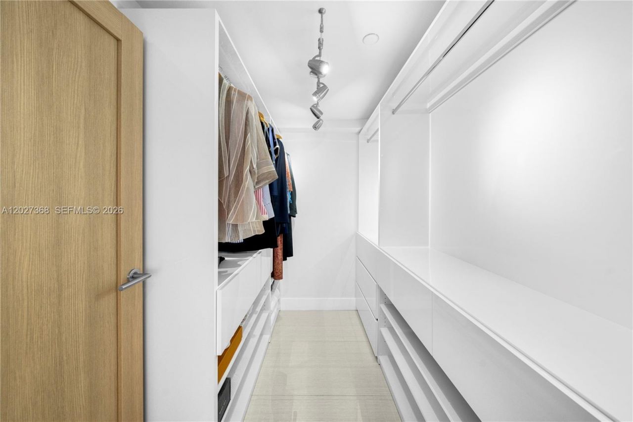 4779 Collins Ave , Unit 908, Miami Beach, FL 33140 Photo