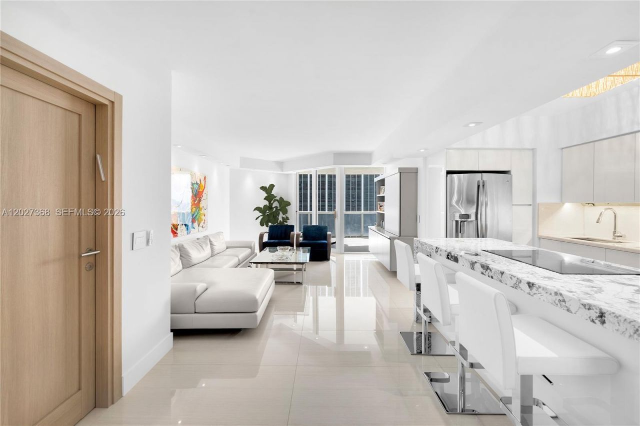 4779 Collins Ave , Unit 908, Miami Beach, FL 33140 Photo