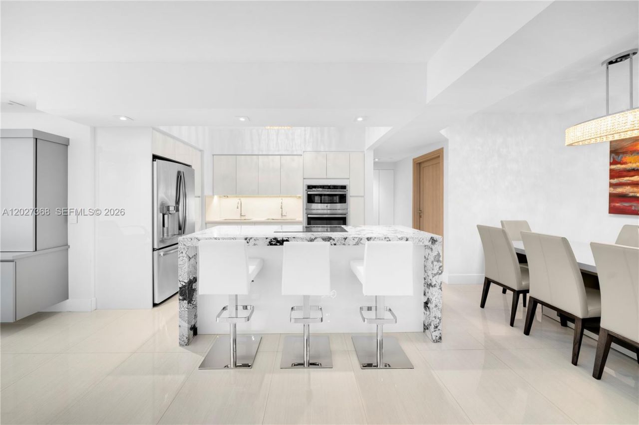 4779 Collins Ave , Unit 908, Miami Beach, FL 33140 Photo