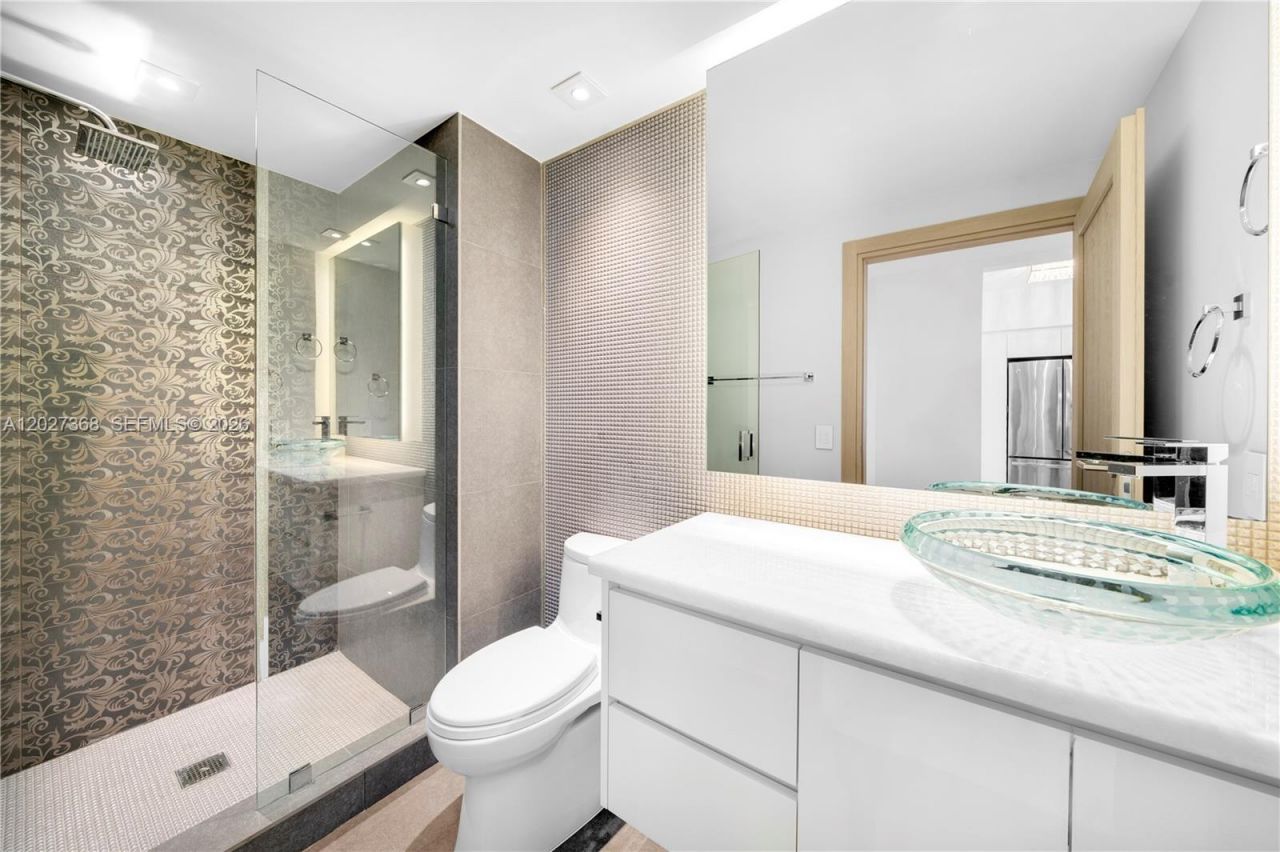 4779 Collins Ave , Unit 908, Miami Beach, FL 33140 Photo