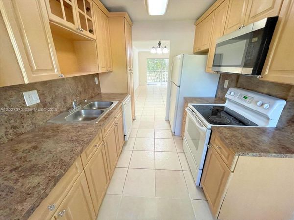 8450 Lagos De Campo Blvd, Unit 206, Tamarac, FL 33321