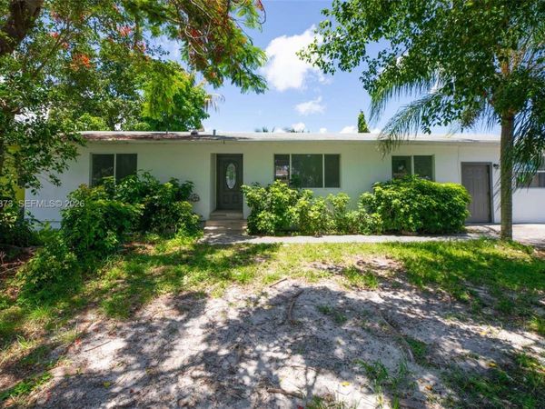 3327 Sapphire Rd , Lake Worth, FL 33462