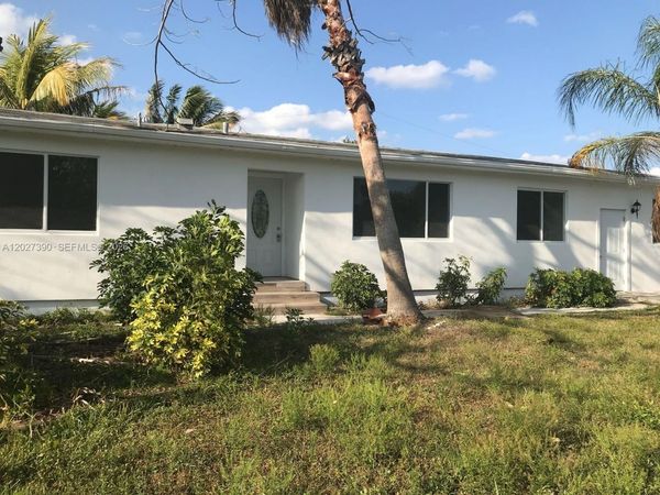 3327 Sapphire Rd , Lake Worth, FL 33462
