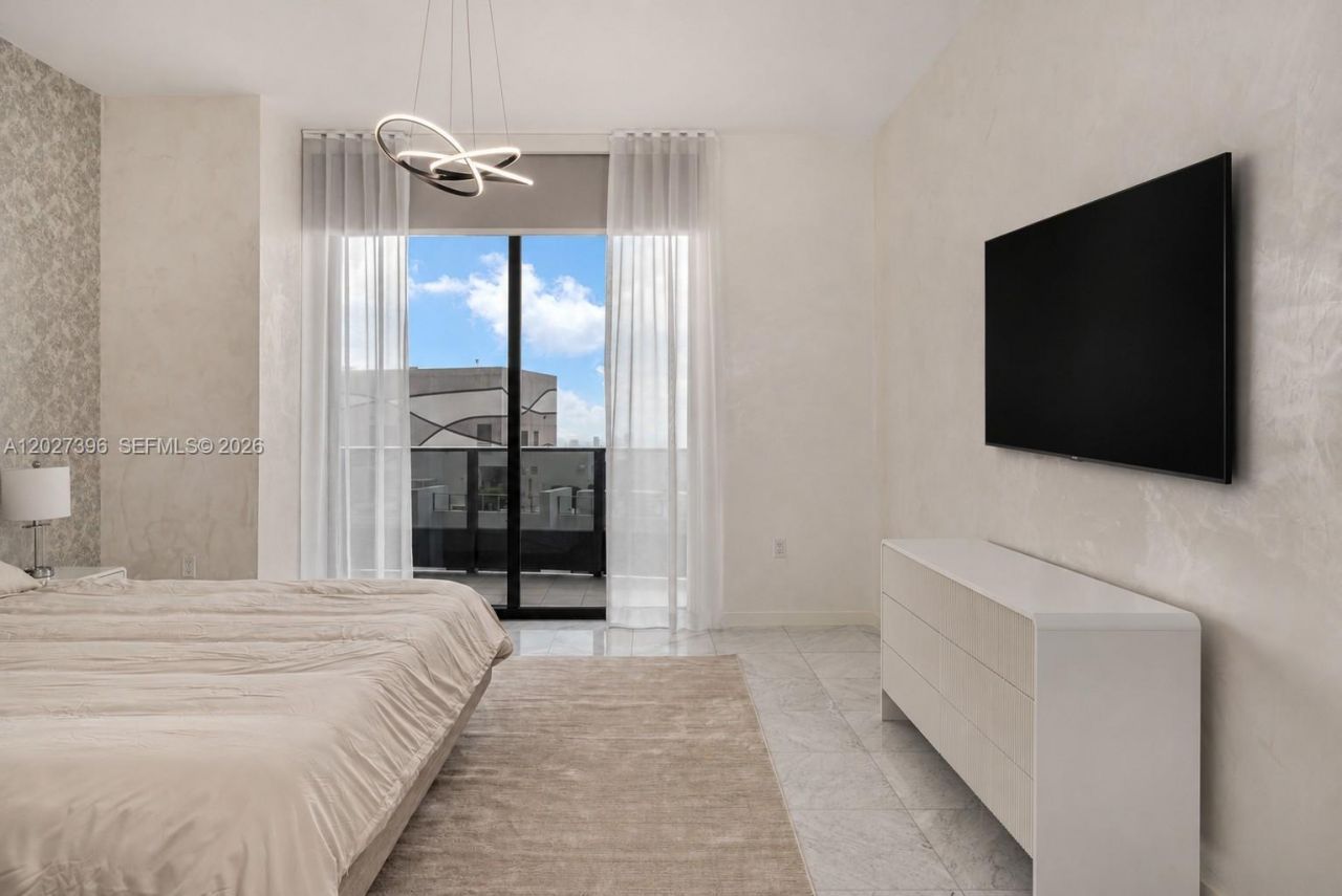 1000 Brickell Plz , Unit PH5203, Miami, FL 33131 Photo