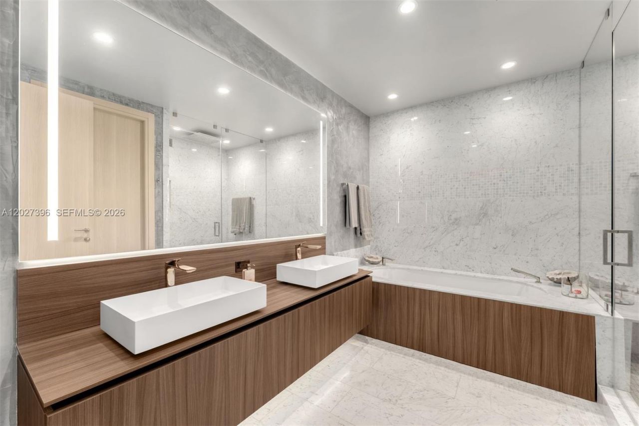 1000 Brickell Plz , Unit PH5203, Miami, FL 33131 Photo
